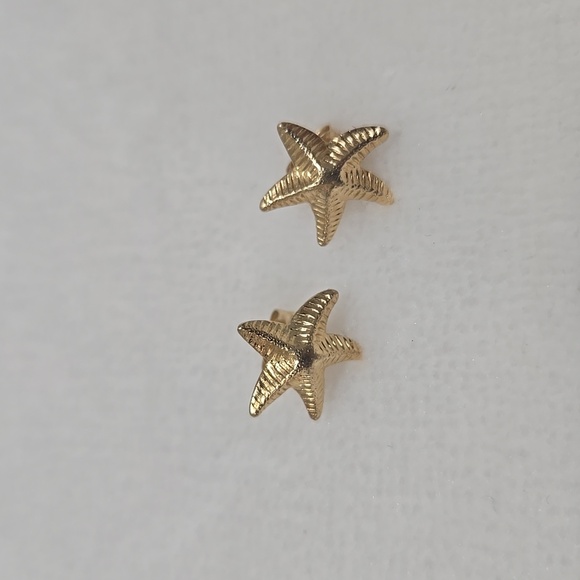 14k Yellow Gold Starfish Earrings - Picture 2 of 7